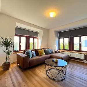 Cozy Near Center By R&l Apartment